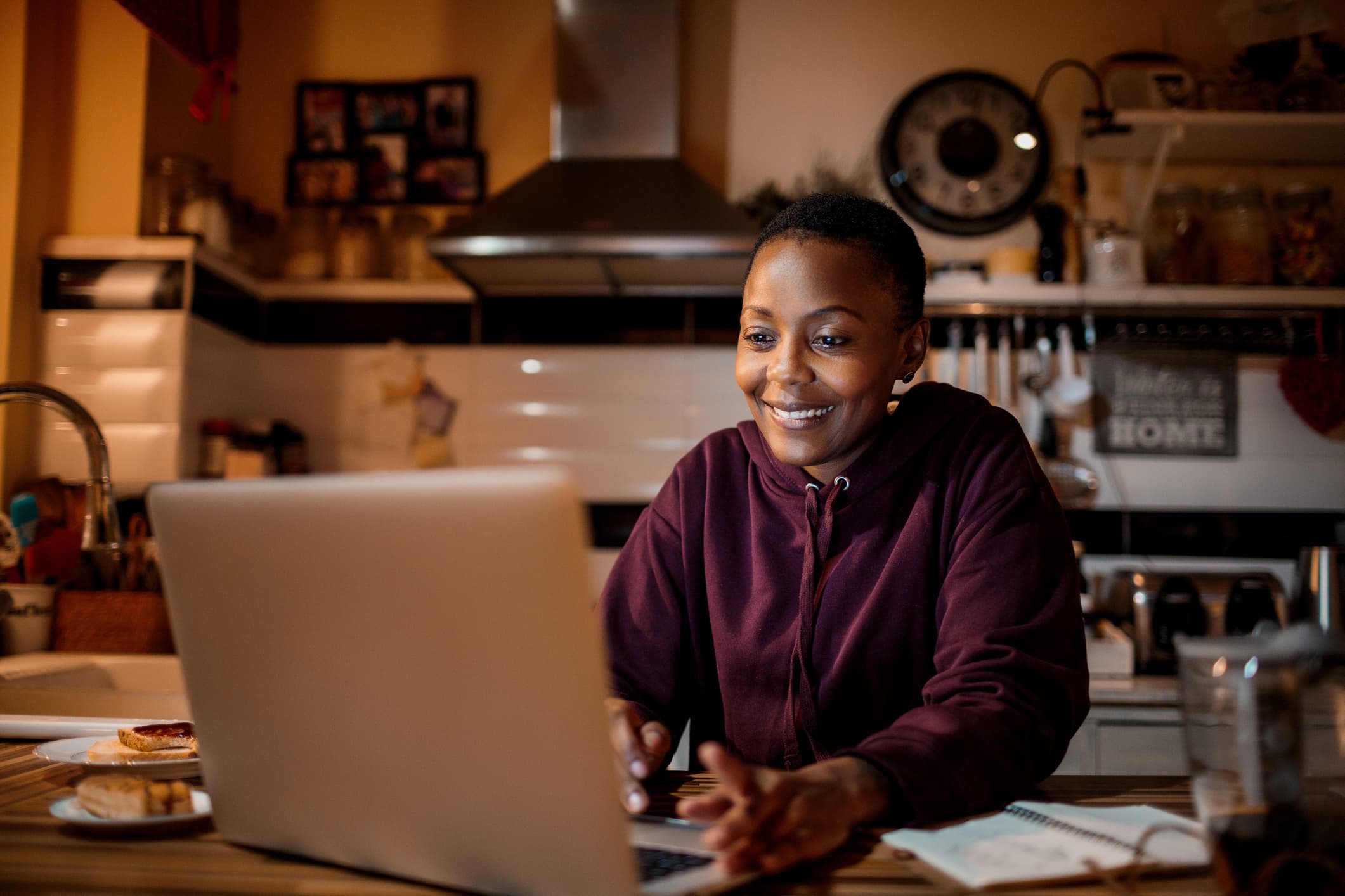 Here's How One TikToker Claims She Juggles Four WFH Jobs And Distributes Her Earnings