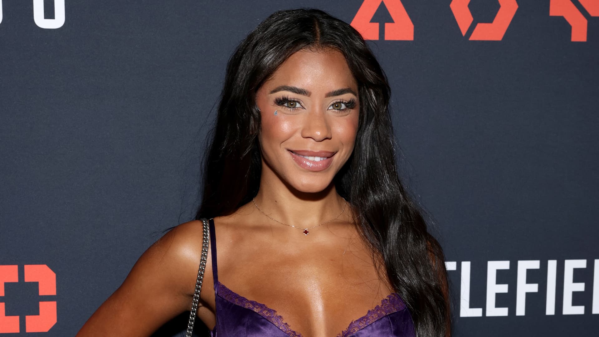 ‘Love Island USA’ Star Amaya Espinal Lands Collaboration With Billion-Dollar Prebiotic Soda Brand Poppi ‘Love Island USA’ Star Amaya Espinal Lands Collaboration With Billion-Dollar Prebiotic Soda Brand Poppi