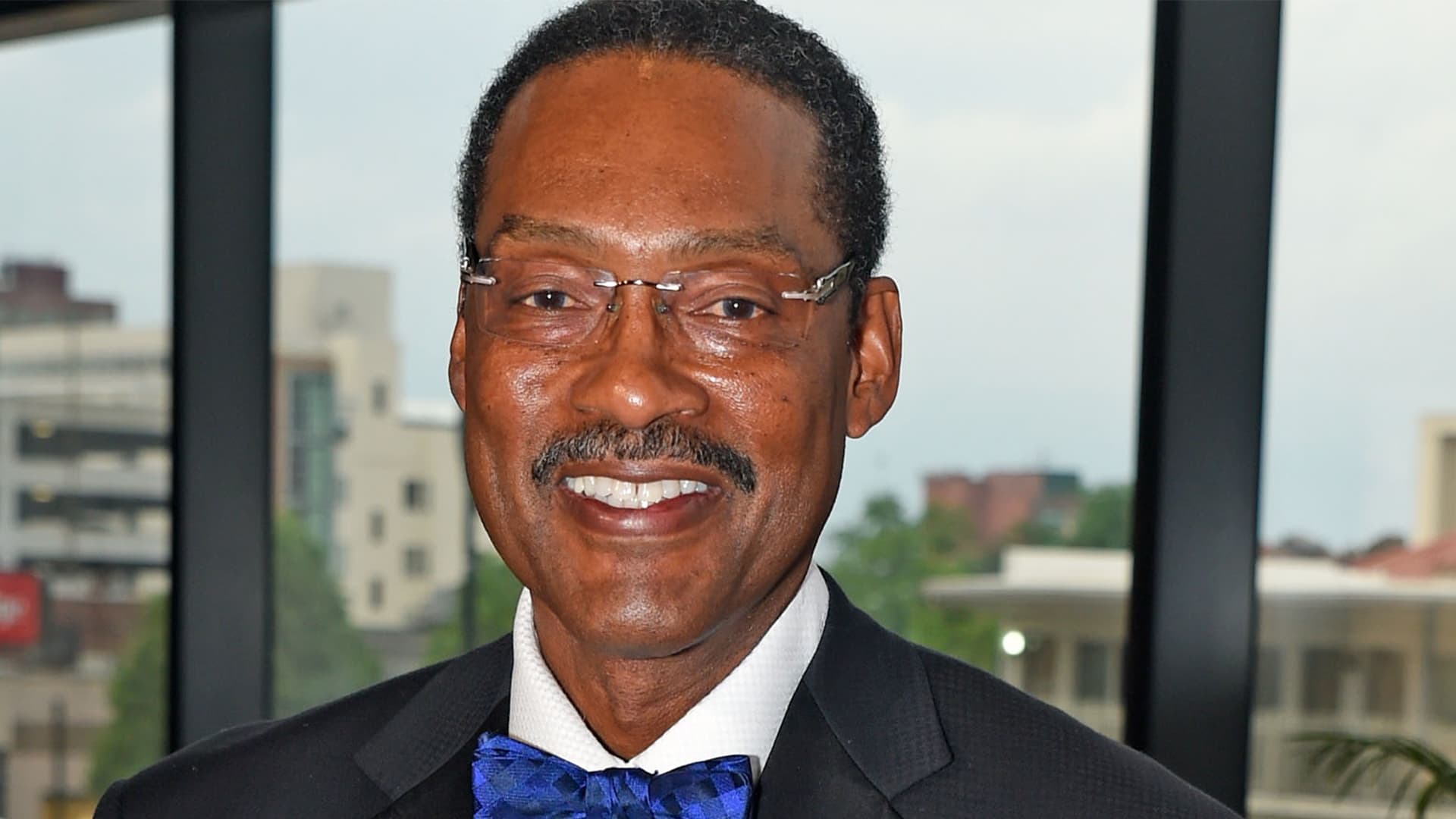 Junior Bridgeman Never Made More Than $350K In A Single NBA Season, Today He Is Worth An Estimated $1.4B Junior Bridgeman Never Made More Than $350K In A Single NBA Season, Today He Is Worth An Estimated $1.4B